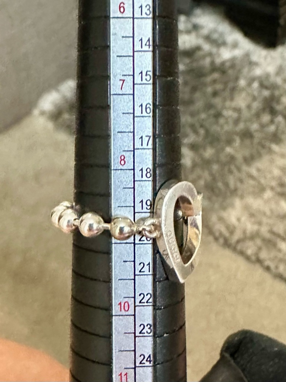 Gucci Silver Open-Heart Beaded Ring - Picture 7 of 7
